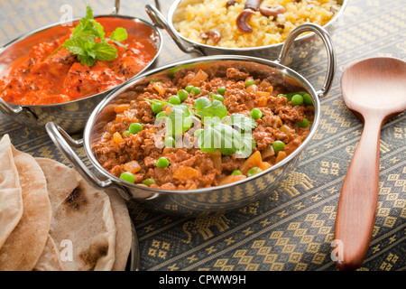 Una selezione di curry indiano di Balti piatti o karahi. Foto Stock