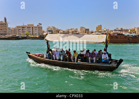 Traghetto a Khor Dubai (Dubai Creek), Dubai EMIRATI ARABI UNITI Foto Stock