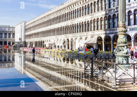 Venezia Italia, Nov 2011: inondazione in Piazza San Marco, Venezia Italia Foto Stock