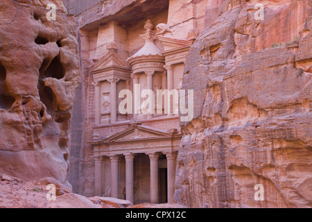 Facciata del Tesoro (Al Khazneh), Petra, Giordania (Patrimonio Mondiale dell'UNESCO) Foto Stock