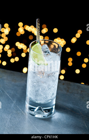 Gin Tonic in vetro Foto Stock