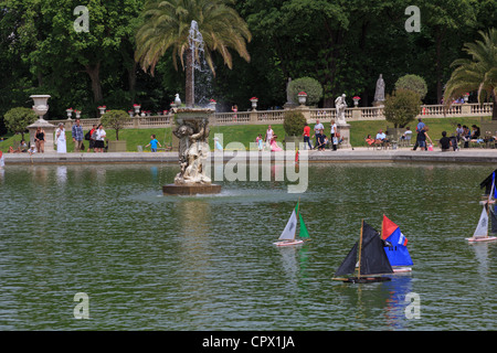 Giardini di Lussemburgo, a Parigi. Modello di barche a vela sul Grand Bassin. Foto Stock