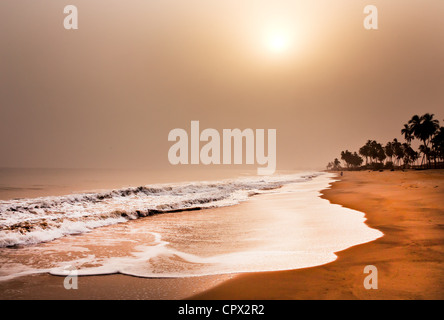 Spiaggia, Elmina, Ghana, Africa occidentale Foto Stock