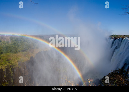 Arcobaleni sopra Victoria Falls Foto Stock