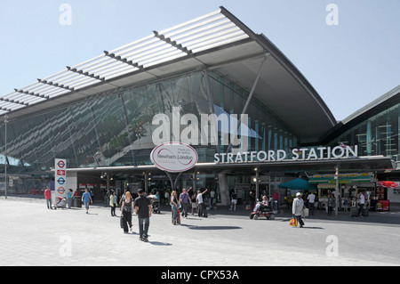 Rinnovate la stazione di Stratford e il concourse che fornisce il principale accesso ferroviario per 2012 Olimpiadi di Londra Foto Stock