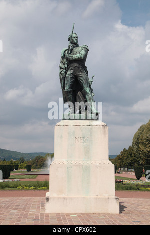 Il Maresciallo Ney statua da Charles Petre sull Esplanade deMetz, Metz, Moselle, Lorena, Francia. Foto Stock