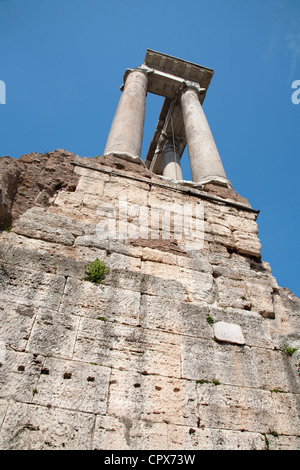 Roma - colonne - Tempio di Saturno - forum romanum Foto Stock