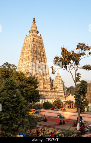 Vista del tempio di Mahabodhi, Bodh Gaya, Bihar, in India Foto Stock