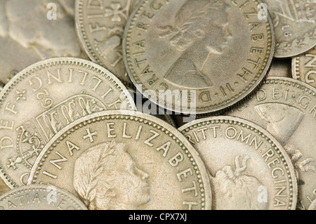 Vecchio inglese British silver pre-monete decimali, SCELLINI, FIORINI e tre monete penny Foto Stock