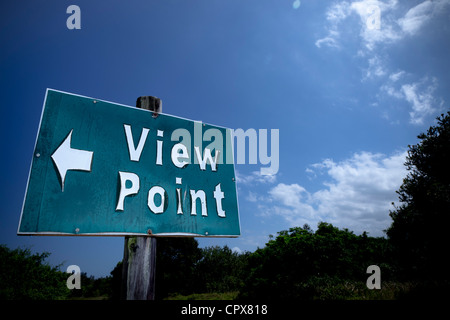 Primo piano di un segnale di informazione che legge 'punto di vista', con un cielo nuvoloso in background Foto Stock