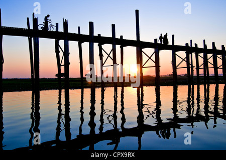 Myanmar Birmania Mandalay Division città di Amarapura lago Taungthaman U Pein ponte costruito in teak 200 anni fa considerati Foto Stock