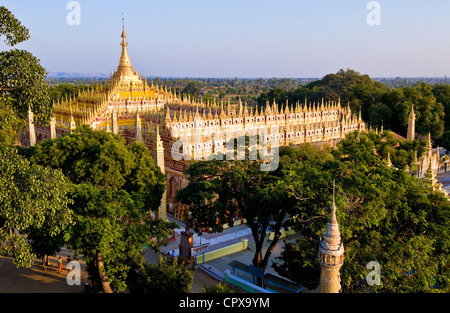 Myanmar Birmania Divisione Sagaing città di Monywa Thanbodday Pagoda costruita tra il 1939 1952 da Sayadaw Moehnyin questa pagoda potrebbe Foto Stock