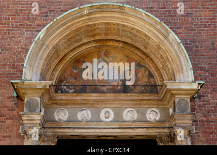 L'Italia. Milano. Chiesa di Santa Maria della Grazia. Timpano. Dettaglio. Foto Stock