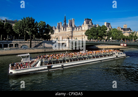 Francia, Parigi, le rive della Senna Patrimonio Mondiale UNESCO, Municipio con Pont d'Arcole Foto Stock