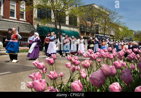 Klompen ballerini eseguono presso Tulip Time Festival in Olanda, Michigan Foto Stock