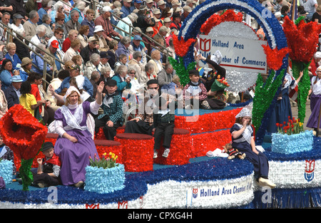 Holland della Camera di Commercio di galleggiare nel Meijer Muziekparade al Tulip Time Festival, Holland Michigan Foto Stock