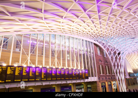 Il nuovo Kings Cross stazione ferroviaria, Londra, Regno Unito. Foto Stock