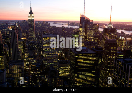 Stati Uniti New York City Manhattan Midtown terrazza panoramica del settantesimo piano dell edificio GE del Rockfeller Center Top di rocce Foto Stock