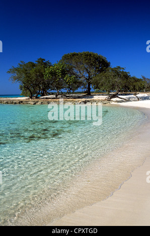 Cuba, Holguín, Guardalavaca, spiaggia di sabbia bianca Foto Stock