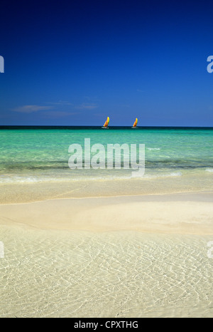 Cuba, Holguín, Guardalavaca, yachting, spiaggia Foto Stock