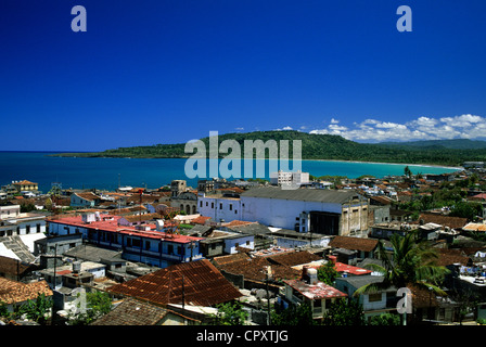 Cuba, provincia di Guantanamo, Baracoa, panorama sulla baia e la città Foto Stock