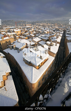 Francia, Bouches du Rhone, Aix en Provence, vista sul nevicato in tetti dal campanile Foto Stock