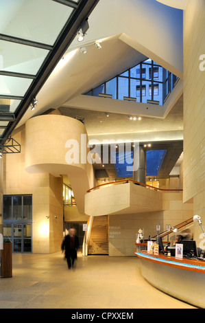 Francia, Parigi, la Cinemathèque Française (ex Centro Americano) da architetto Frank O. Gehry nel parco di Bercy Foto Stock