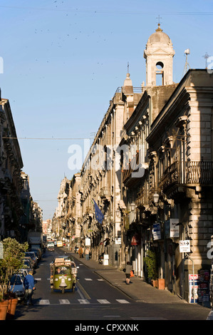 L'Italia, Sicilia, Catania, Via Vittorio Emanuele II (Vittorio Emanuele II Street) Foto Stock