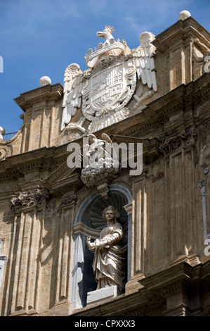 Italia Sicilia Palermo centro di Quattro Canti nel punto di intersezione tra Corso Vittorio Emanuele e Via Maqueda barocco Mansion House Foto Stock