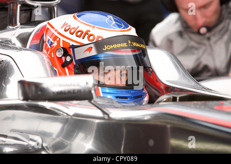 Jenson Button chiude fino in auto Foto Stock