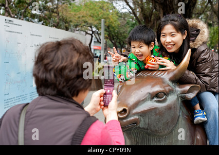 Taiwan, Taipei, città vecchia, 228 Parco del Memoriale della Pace (massacro del 28 febbraio 1947), picture in famiglia Foto Stock