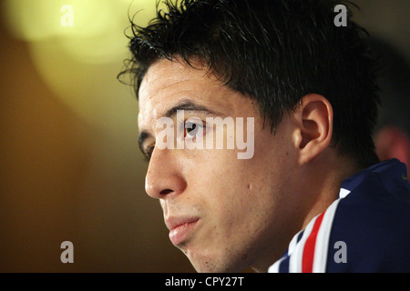 Samir NASRI parla durante una conferenza stampa prima della partita amichevole con l'Inghilterra nel 2010 Foto Stock