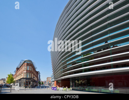 La curva complesso del teatro nel quartiere culturale Leicester city centre Leicestershire East Midlands England Regno Unito GB EU Europe Foto Stock