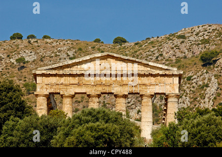 L'Italia, sicilia, tempio di Segeste costruito Vth secolo D.C. in classico stile dorico probabilmente dal greco Foto Stock