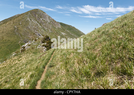 Vista del Sommet de Pique Poque durante la salita al Monte Cagire Foto Stock