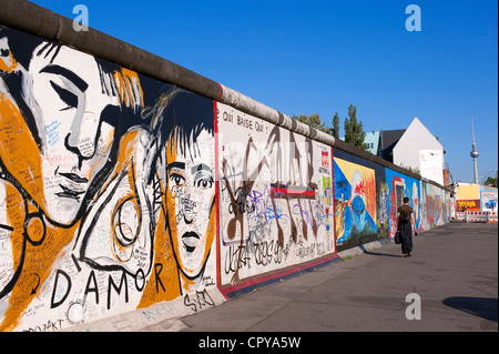 Germania Berlino, distretto di Friedrichshain, East side gallery, resti del muro sul lato Est (ex RDT) Foto Stock