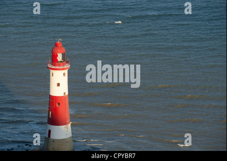 Beachy Head Lighthouse della costa di East Sussex, vicino alla città di Eastbourne, in Inghilterra, Regno Unito. Foto Stock