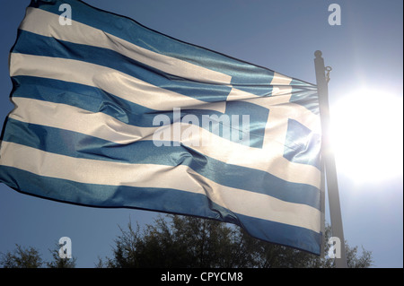 Bandiera Greca contro il sole. - Foto Stock