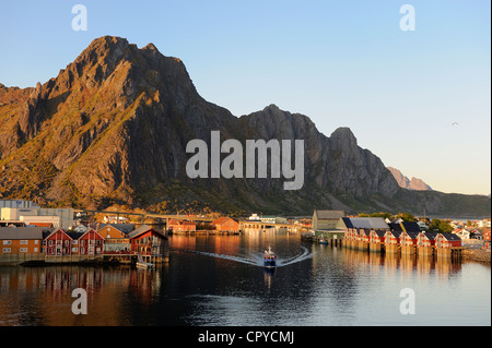 Norvegia, Nordland County, Isole Lofoten Isole Lofoten, Austvagoy Isola, Svolvaer Harbour Foto Stock