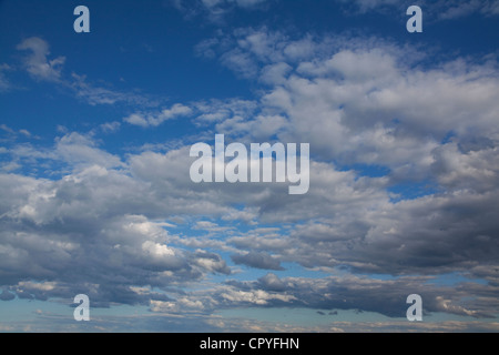 La sera si è fratturato cumulus nubi e USA Foto Stock