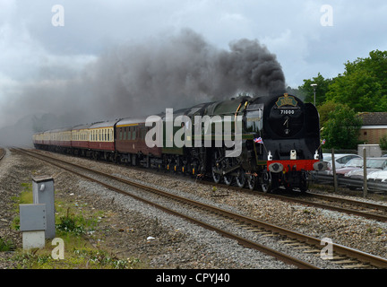 Il Giubileo di Diamante Express trainati dal duca di Gloucester locomotiva a vapore passando Twyford -1 Foto Stock