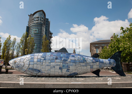 Il grande pesce e la costruzione delle imbarcazioni a Lagan Weir, Belfast Irlanda del Nord Foto Stock