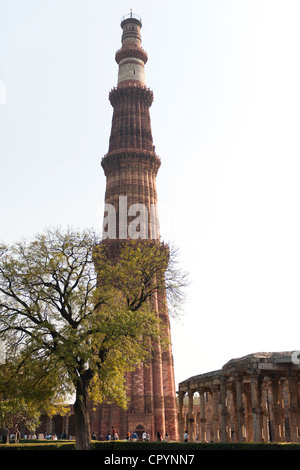 Qutb Minar minareto, patrimonio culturale mondiale dell UNESCO, New Delhi, India Foto Stock