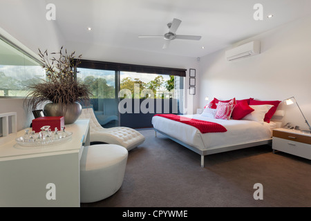 Elegante camera da letto master in luxury mansion australiano Foto Stock