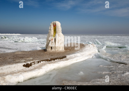 Segno ghiacciate, nessun diving, congelati Mar Nero, un raro fenomeno, l'ultima volta si è verificata nel 1977, Odessa, Ucraina, Europa orientale Foto Stock