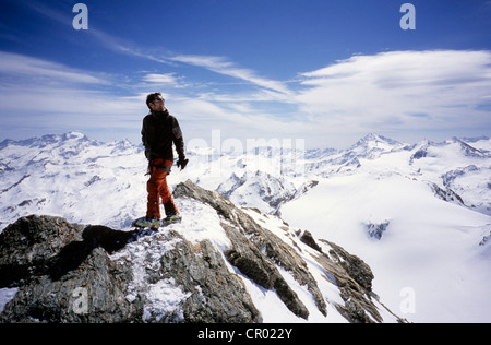 Italia Valle d'Aosta Ski touring al vertice della Tsanteleina (3604m) al confine di Italia e Francia con grande paradiso in background Foto Stock