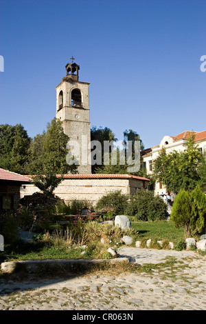 La Bulgaria, Bansko, centro di sport invernali nel massiccio del Pirin, chiesa Foto Stock