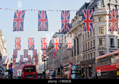 Regent Street, Londra, 27 maggio 2012 - London è un mare di rosso, bianco e blu nella celebrazione della regina del Giubileo di Diamante Foto Stock