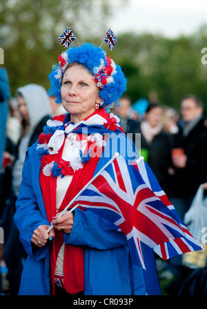 Grave reveler mostrando tutto il suo orgoglio britannico in Hyde Park, durante il diamante della regina festa giubilare, Londra 2012 Foto Stock