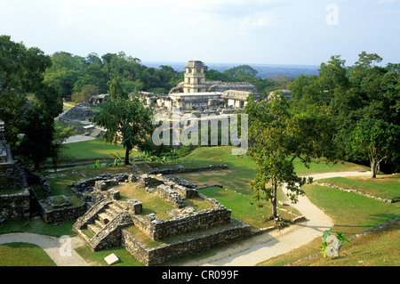 Messico, Chiapas, sito Maya di Palenque, classificato come patrimonio mondiale dall UNESCO, vista su El Palacio Foto Stock